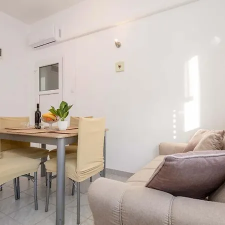 Apartmani Luka Banjol Exterior photo