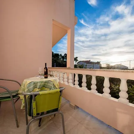 Apartmani Luka Banjol Exterior photo