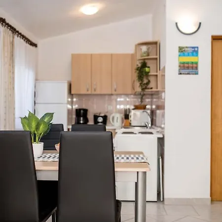 Apartmani Luka Banjol Exterior photo
