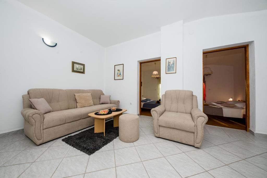 Apartment Luka Banjol